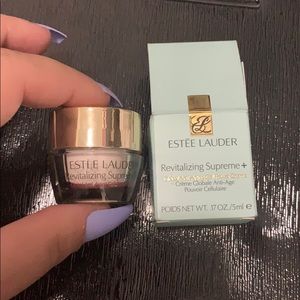 Estée Lauder Revitalizing Supreme